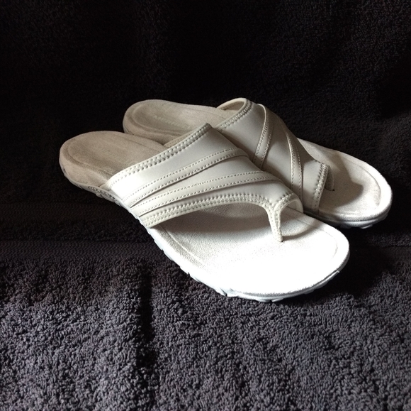 *Merrell Thong Sandals* - Picture 10 of 10